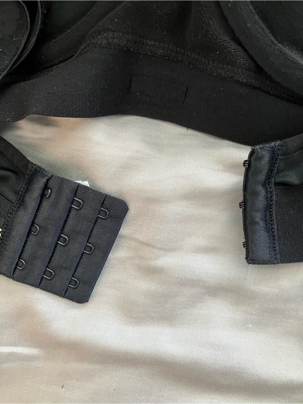 Berlei Black Wireless Molded-Cup Sports Bra - Picture 5 of 8